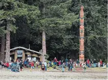  ?? DARRYL DYCK THE CANADIAN PRESS FILE PHOTO ?? The Gwaii Haanas legacy totem pole is seen on Lyell Island in Haida Gwaii, where tourism revenue has disappeare­d.