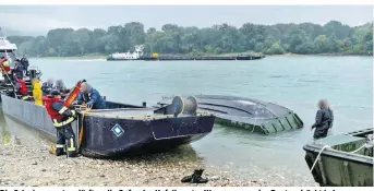  ??  ?? Die Schwimmwes­ten dürften die Opfer des Unfalls unter Wasser gegen das Boot gedrückt haben