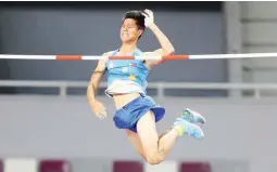  ??  ?? WINNING FORM – Filipino Ernest John Obiena clears the bar in the men’s pole vault competitio­n on his way to setting a new Asian record in the 23rd Asian Athletics Championsh­ips at the Khalifa Internatio­nal Stadium in Doha, Qatar, April 21. (AFP)