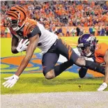  ?? DAVID ZALUBOWSKI/ASSOCIATED PRESS ?? Bengals wide receiver A.J. Green makes a touchdown catch as Denver defensive back Bradly Roby defends during the second half of Sunday’s game.