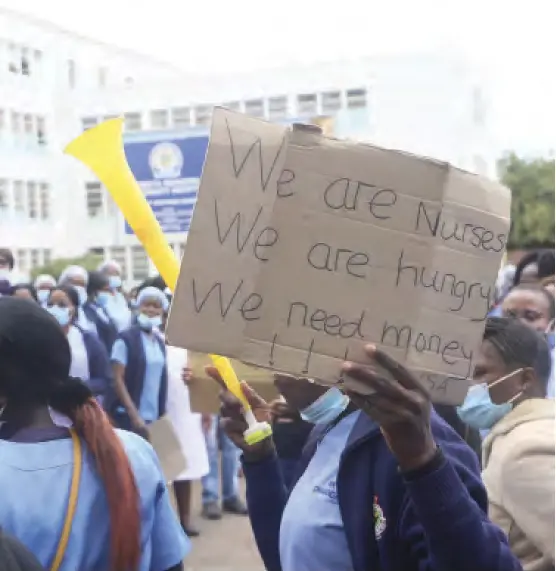  ??  ?? Zimbabwe nurses demostrate against poor working conditions and salaries.