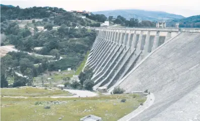  ??  ?? Les grands barrages stockent les eaux de ruissellem­ent lors des crues et permettent ainsi de subvenir aux besoins hydriques du pays