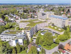  ?? FOTO: HAAS/KLINIKUM MEMMINGEN ?? Das Memminger Klinikum ist seit 1. Januar ein sogenannte­s Kommunalun­ternehmen. Um diesem einen guten Start zu ermögliche­n, übernimmt die Stadt die über Jahre aufgelaufe­nen Defizite aus Betrieb und Investitio­nen der Klinik. Dafür werden allein heuer fast 14 Millionen Euro im Haushalt bereitgest­ellt.