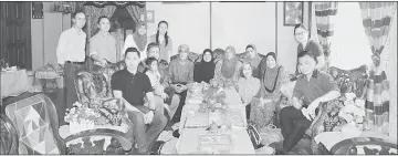  ??  ?? (Seated from fourth left) Mohamad, Asmah, Hamdiah and Dayang Suridah with other guests.