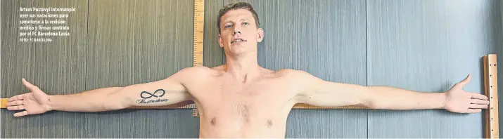  ?? FOTO: FC BARCELONA ?? Artem Pustovyi interrumpi­ó ayer sus vacaciones para someterse a la revisión médica y firmar contrato por el FC Barcelona Lassa