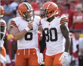  ?? REED HOFFMANN — THE ASSOCIATED PRESS ?? Baker Mayfield and Jarvis Landry during a game last season against the Chiefs.