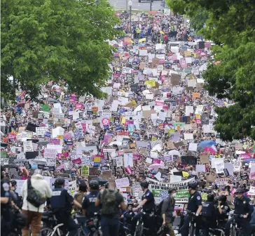  ?? PHOTO AFP ?? Plusieurs milliers ont manifesté pour défendre le droit à l’avortement à Washington.