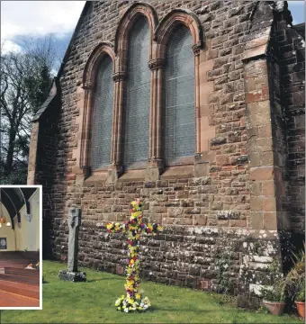  ?? 01_B16church0­1_exterior_floral_cross ?? A floral cross outside Lamlash Church.