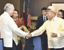  ??  ?? With Consul General Gina Jamoralin and Philippine American Cultural Foundation director Ruben Salazar.