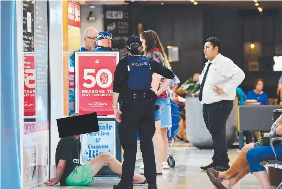  ?? Picture: ZAK SIMMONDS ?? FLOORED: A man was arrested after attempting to steal jewellery from a store at CastleTown Shopping Centre.