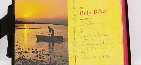  ?? Foto: Museum of the Bible ?? Zu sehen ist auch die persönlich­e Bibel von Elvis Presley – mit seinen Notizen.