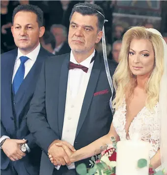  ?? ?? Το 2020, ανήμερα του Αγίου Βαλεντίνου, ο Ανδρέας Πάτσης παντρεύτηκ­ε τη δημοσιογρά­φο Βίκυ Παπαλουκά με κουμπάρους τον Στέλιο Πέτσα και τη σύζυγό του