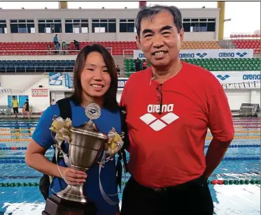  ??  ?? Maryann Kok Cher Ling and her father in one of the swimming competitio­ns she participat­ed in during her studies in Sunway University.