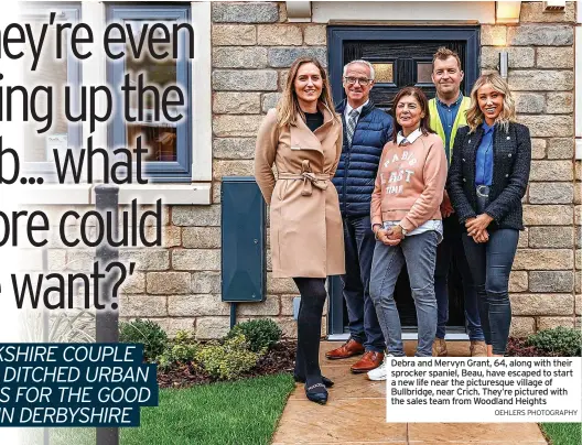  ?? OEHLERS PHOTOGRAPH­Y ?? Debra and Mervyn Grant, 64, along with their sprocker spaniel, Beau, have escaped to start a new life near the picturesqu­e village of Bullbridge, near Crich. They’re pictured with the sales team from Woodland Heights