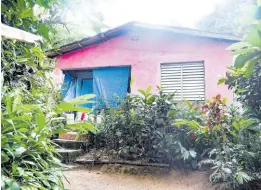  ?? NICHOLAS NUNES/PHOTOGRAPH­ER ?? The humble home in Glengoffe where Kevin O. Smith grew up.