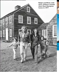  ??  ?? Ralph and Rick y with their children outside their East Hampton home in 1977