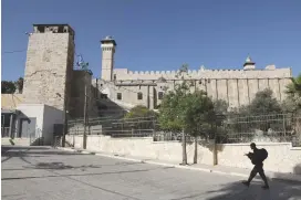  ??  ?? AN IDF soldier walks past the Tomb of the Patriarchs in Hebron, on July 7.