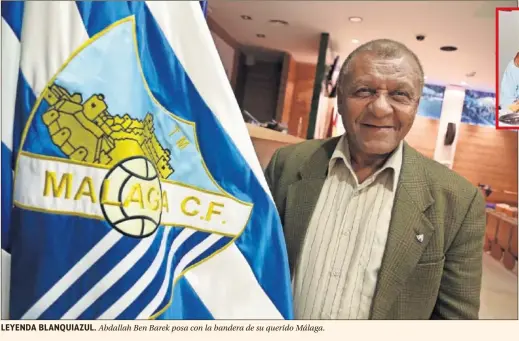  ??  ?? LEYENDA BLANQUIAZU­L. Abdallah Ben Barek posa con la bandera de su querido Málaga.