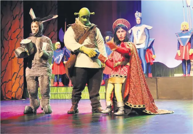  ?? BEGGE FOTO: SINDRE OMENÅS ?? SHREK: Buer Amatør og barneteate­r har sett til Broadway i år, og setter opp suksessen «Shrek - The musical».