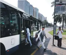  ?? Delores Johnson / The National; Reem Mohammed / The National ?? Left, the E10 road in Abu Dhabi. Experts say people should be encouraged use public transport, above, to reduce traffic congestion and the dependence on private vehicles