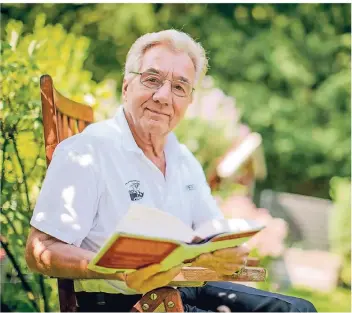  ?? FOTO: ANNE ORTHEN ?? Neben dem Sport ist die Philosophi­e eine Leidenscha­ft von Alfred Linnemann – vor allem die alten, griechisch­en Denker haben es ihm angetan.