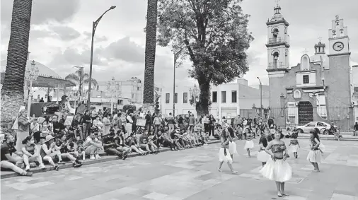  ?? /EDUARDO TLACHI ?? En el centro de Chiautempa­n promueven el sano esparcimie­nto, a través de la estrategia “domingos culturales”