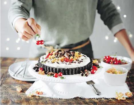  ?? PHOTOS: DAIRY FARMERS OF CANADA ?? This mile-high chocolate pudding pie is an irresistib­le classic.