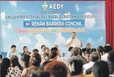  ?? ?? El candidato del PAN, PRI y Nueva Alianza a la gubernatur­a, Renán Barrera Concha, reunido con líderes y representa­ntes religiosos de Yucatán