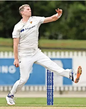  ?? Morgan Hancock/Getty Images ?? Peter Siddle bowls for Tasmania during last month’s Sheffield Shield match against Victoria in Melbourne, Australia.