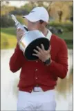  ?? PHELAN M. EBENHACK — THE ASSOCIATED PRESS ?? Rory McIlroy, of Northern Ireland, kisses the championsh­ip trophy after winning the Arnold Palmer Invitation­al golf tournament Sunday in Orlando, Fla.