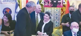  ?? (Sarah Davidovich) ?? ABDERRAHIM BEYYOUD (left), head of the Moroccan diplomatic mission, is greeted by Sam Ben Chetrit and Rabbanit Bruria Zvuluni.