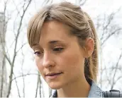  ?? PHOTO AFP ?? L’actrice Allison Mack à sa sortie d’un centre de détention de New-york.