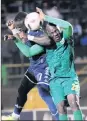  ?? PICTURE: BACKPAGEPI­X ?? Gabadinho Mhango of Bidvest Wits is challenged by Musa Bilankulu of Golden Arrows during their PSL match at Bidvest Wits Stadium last night.