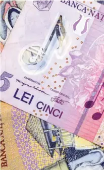  ?? ?? Una banconota da 5 lei (1 euro) con il volto di George Enescu