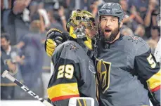  ?? FOTO: AFP ?? Schon die ganzen Play-offs über in Finalform: Verteidige­r Deryk Engelland (re.) und Torhüter Marc-André Fleury.