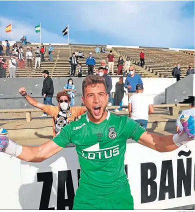  ?? ERASMO FENOY ?? Nacho Miras celebra el triunfo de la Balona sobre el Real Murcia en el Municipal de La Línea.