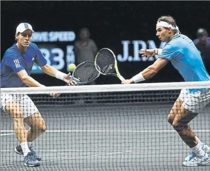  ?? FOTO: GETTY ?? Berdych y Nadal, listos para una volea al mismo tiempo. Su experiment­al dobles mostró falta de conjunción ante Kyrgios y Sock