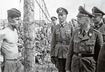  ?? Foto: ARTE France, dpa ?? Heinrich Himmler besucht 1942 ein Gefangenen­lager. In einem Dokumentar­film über den Naziverbre­cher montiert die Regisseu rin Vanessa Lapa zahlreiche Originalte­xte von ihm, seiner Frau und seiner Tochter zu einer Collage.