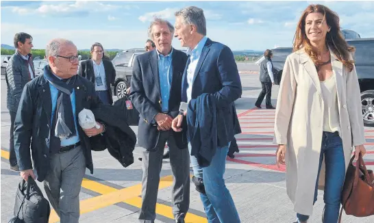  ?? Presidenci­a ?? Macri, junto a Juliana Awada, en Quebec, antes de abordar el vuelo rumbo a Buenos Aires