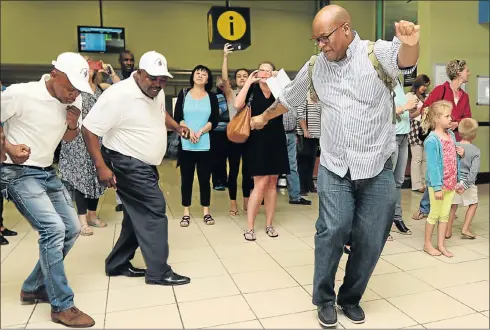  ?? Picture: JUDY DE VEGA ?? FEELING THE VIBE: Opera singer Musa Ngqungwana, right, receives a hero’s welcome from former choirmates at the Port Elizabeth airport