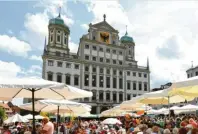  ?? Foto: Silvio Wyszengrad ?? Die Friedensta­fel, die jedes Jahr am 8. August auf dem Augsburger Rathauspla­tz stattfinde­t, wurde heuer abgesagt.