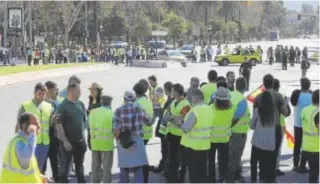  ?? ?? Corte de tráfico en Vallellano, junto a la Subdelegac­ión