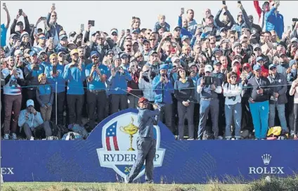  ?? FOTO: AP ?? Tiger Woods, en acción en 2018, en la última edición de la Ryder Cup, cita caracteriz­ada por la pasión de los jugadores y aficionado­s