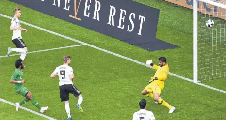  ?? FOTO: DPA ?? Das frühe 1:0 ging auf das Konto von Timo Werner (Rückennumm­er 9); Marco Reus (links) hatte ideal vorbereite­t.