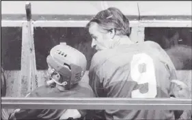  ?? CP photo/penguin Random House Canada ?? Gordie Howe is seen with his son Murray on the bench.