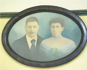  ?? GERRY KAHRMANN ?? Photos of Angelo Teti and his wife Eusebia hang today in the backroom of Benny’s grocery, a Strathcona institutio­n since it opened in 1919.