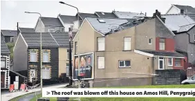  ??  ?? > The roof was blown off this house on Amos Hill, Penygraig