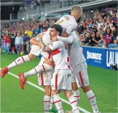  ?? ?? Celebració­n del gol marcado por el Huesca.