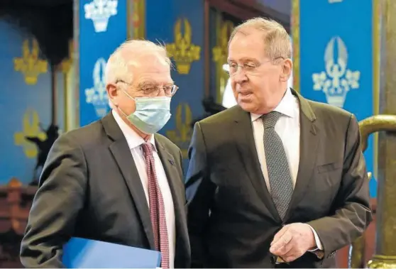  ?? Foto: E.P. ?? El Alto Representa­nte para la Política Exterior de la UE, Josep Borrell (i), junto al ministro ruso de Exteriores, Serguéi Lavrov, ayer en Moscú.