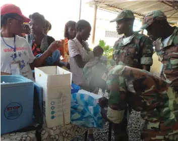  ?? JESUS SILVA |EDIÇÕES NOVEMBRO ?? Militares das Forças Armadas Angolanas estão mobilizado­s para a vacinação contra a pólio
